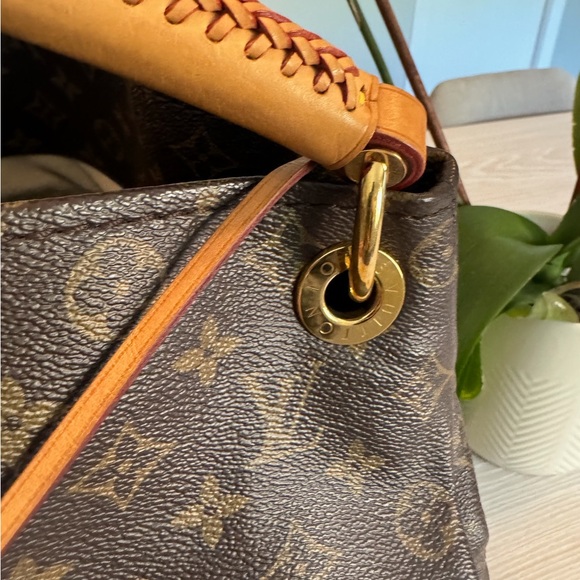 Louis Vuitton Monogram Artsy MM - Picture 2 of 6